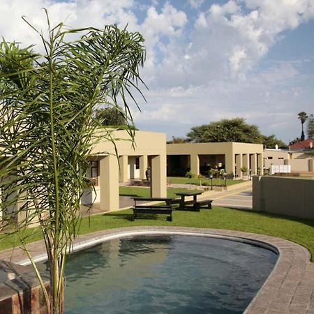 Hadassa Guest House Otjiwarongo Extérieur photo