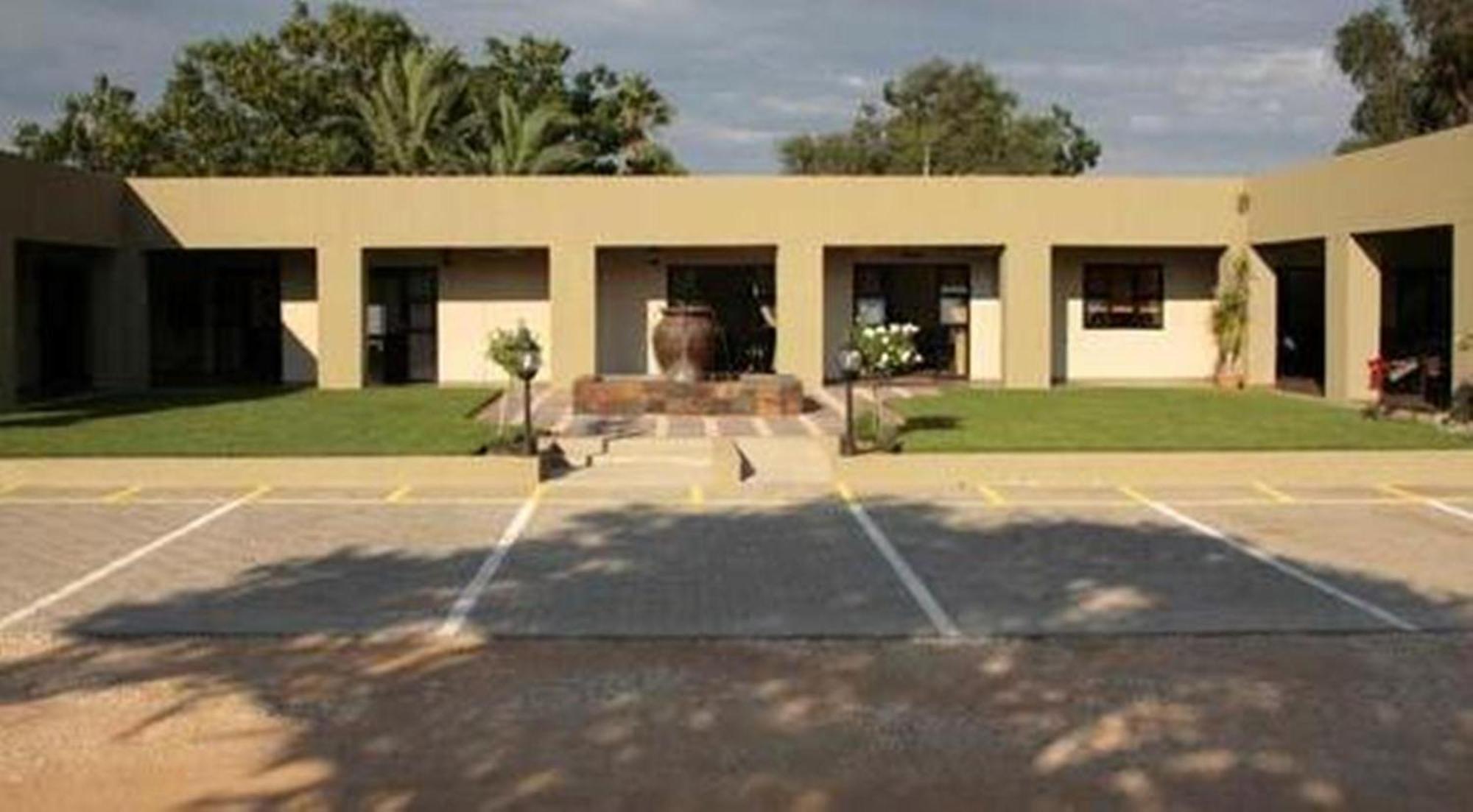 Hadassa Guest House Otjiwarongo Extérieur photo