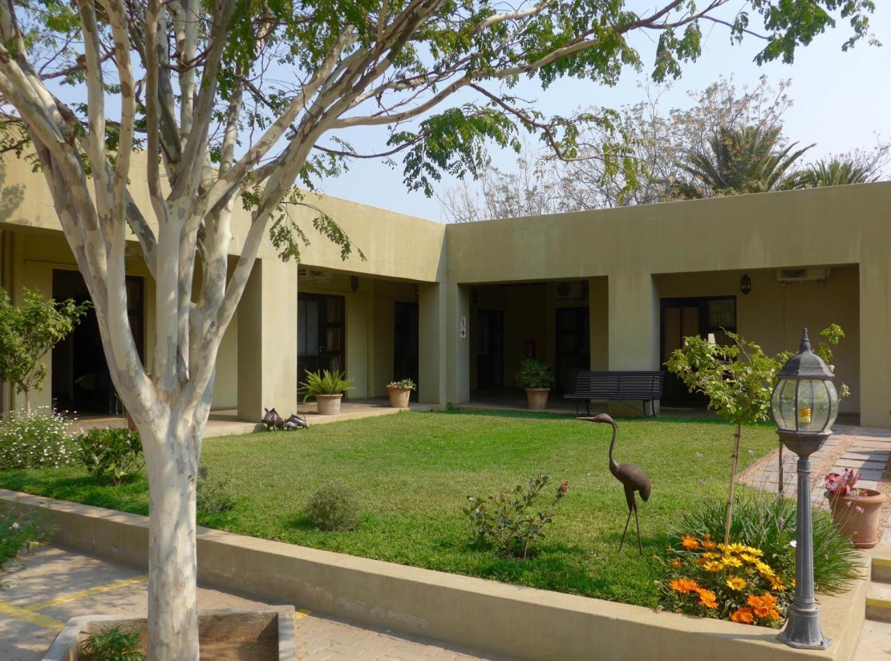 Hadassa Guest House Otjiwarongo Extérieur photo